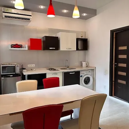 подобово в центрі міста за адресою братів рогатинців 28 *