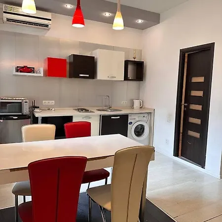 подобово в центрі міста за адресою братів рогатинців 28