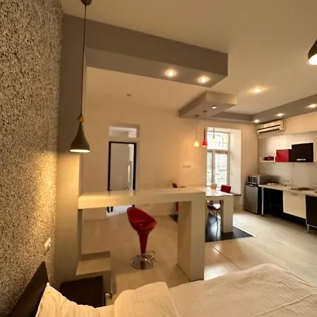 подобово в центрі міста за адресою братів рогатинців 28 Lwów