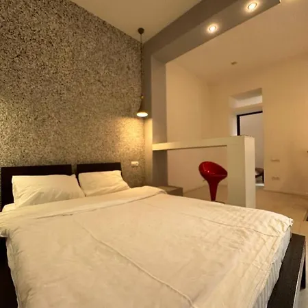 подобово в центрі міста за адресою братів рогатинців 28 *