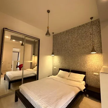 подобово в центрі міста за адресою братів рогатинців 28 Lwów