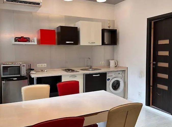 подобово в центрі міста за адресою братів рогатинців 28 *