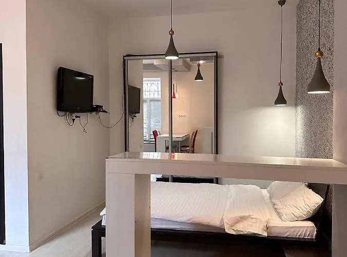 подобово в центрі міста за адресою братів рогатинців 28