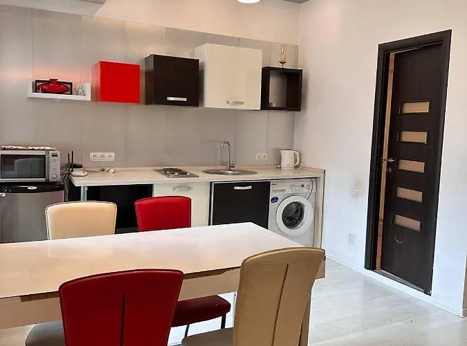 подобово в центрі міста за адресою братів рогатинців 28