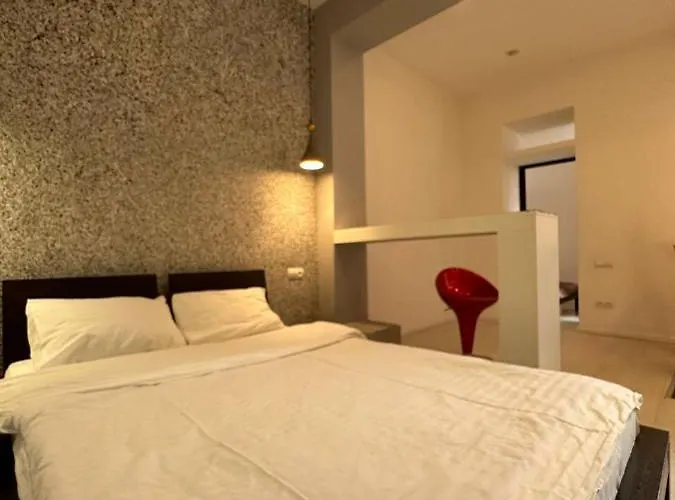 подобово в центрі міста за адресою братів рогатинців 28 *