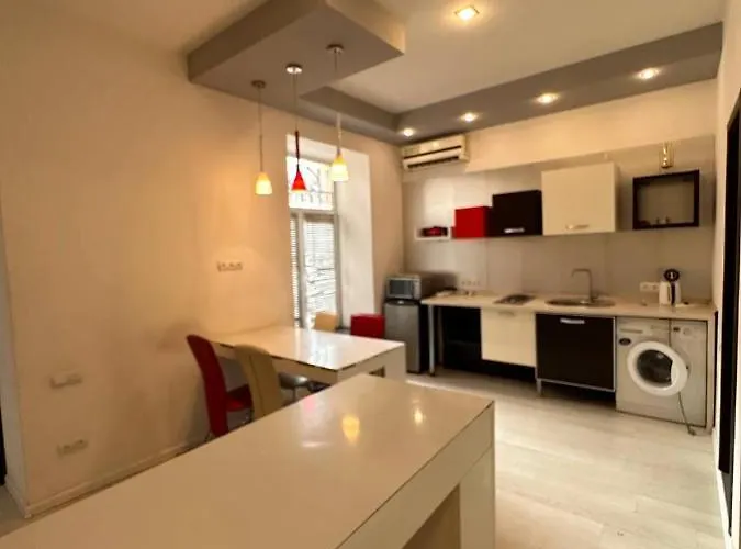 подобово в центрі міста за адресою братів рогатинців 28 *